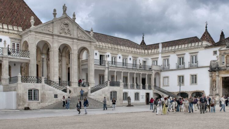 Ministra anuncia aumento de 10% das bolsas do ensino superior em 2022 11 Ministra anuncia aumento de 10% das bolsas do ensino superior em 2022