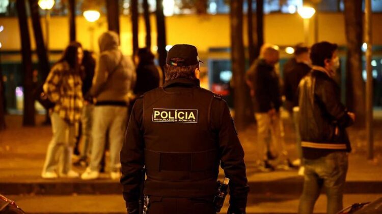 Van Dunem quer "rápido apuramento dos factos" sobre agressões a polícias