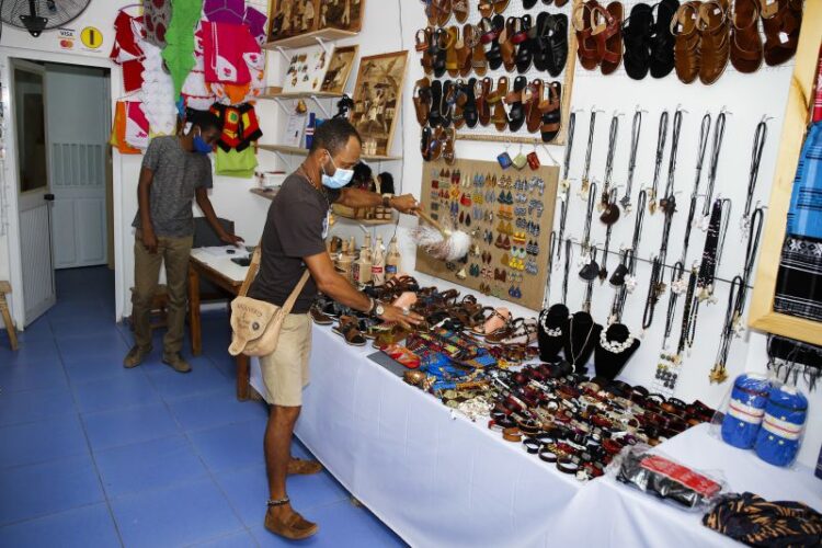 Cabo Verde. Uso de máscara em espaços fechados deixa de ser obrigatório