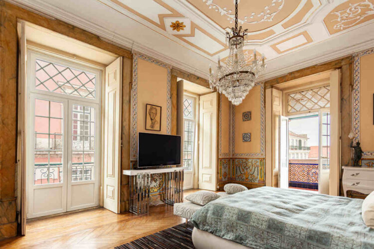 Chineses investiram 120 milhões de euros na compra de casas em Lisboa no ano passado 11 Chineses investiram 120 milhões de euros na compra de casas em Lisboa no ano passado