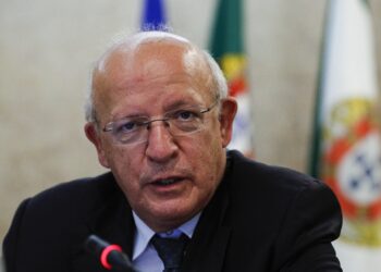 Eleições em França. Santos Silva saúda "triunfo do europeísmo e derrota do populismo"