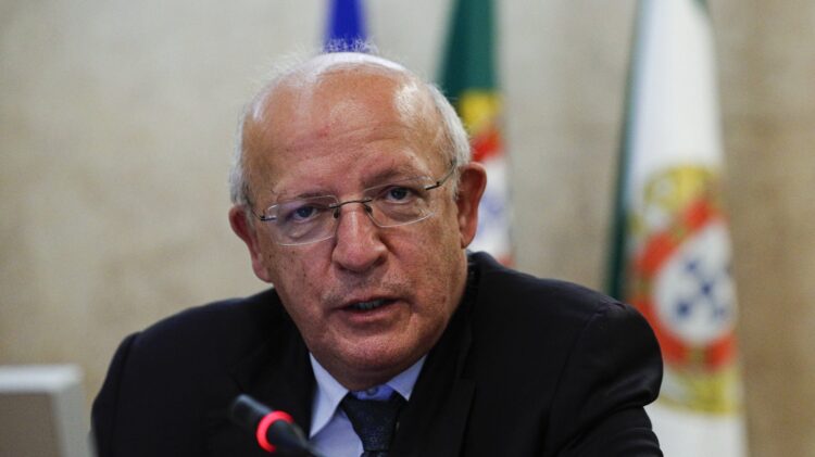 Eleições em França. Santos Silva saúda "triunfo do europeísmo e derrota do populismo" 11 Eleições em França. Santos Silva saúda "triunfo do europeísmo e derrota do populismo"