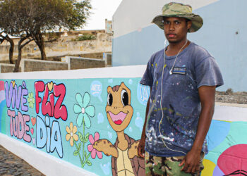 Emigrante cabo-verdiano muda imagem de escola de São Vicente através da pintura