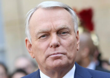 Ex primeiro-ministro francês diz que PSF tem de se reinventar e deve inspirar-se nos socialistas portugueses