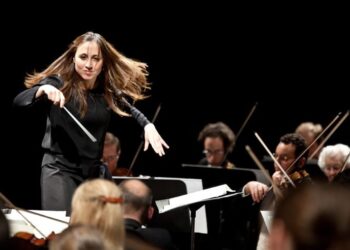 Maestrina portuguesa Joana Carneiro vai liderar Ópera de Paris em março do próximo ano