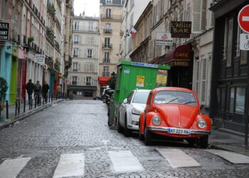 França. Paris disponibiliza ferramentas para denunciar "lojas escuras" cuja atividade motiva queixas pelo ruído, movimento das ruas e cheiros