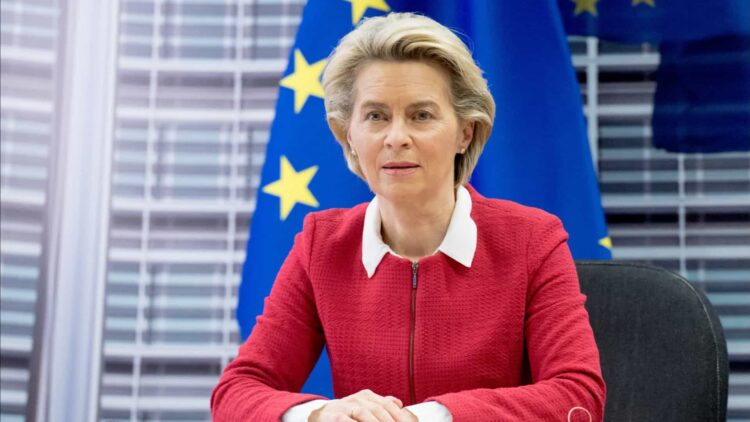 Ursula Von der Leyen está hoje em Kyiv para mostrar "apoio inabalável" à Ucrânia