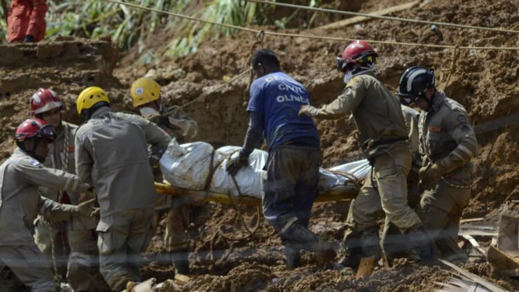 Chuvas fortes em Pernambuco. Número de mortos ultrapassa meia centena 11 Chuvas fortes em Pernambuco. Número de mortos ultrapassa meia centena