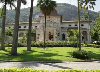 Funcionários no Brasil anunciam “greve geral” nos consulados e embaixada a partir de 6 de junho