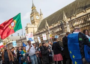 Mais de 140 mil portugueses precisam de atualizar estatuto de residência no Reino Unido