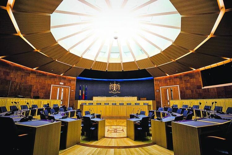 Parlamento da Madeira vai pedir inconstitucionalidade de alíneas do Programa Regressar 11 Parlamento da Madeira vai pedir inconstitucionalidade de alíneas do Programa Regressar