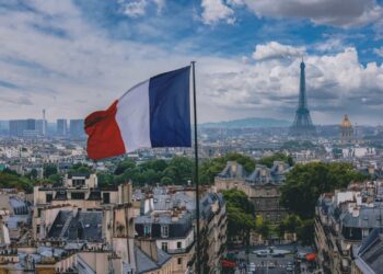 Direita francesa preparada para assumir "papel decisivo" na Assembleia