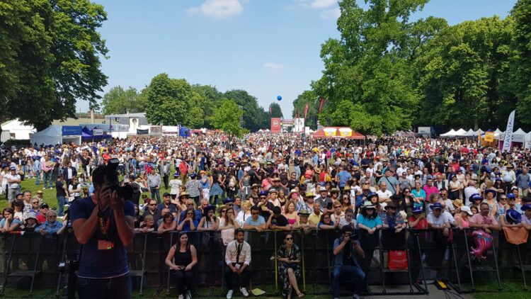 Maior festa de portugueses em França vai realizar-se "quer chova ou faça sol". Paulo Cafôfo marca presença 11 Maior festa de portugueses em França vai realizar-se "quer chova ou faça sol". Paulo Cafôfo marca presença
