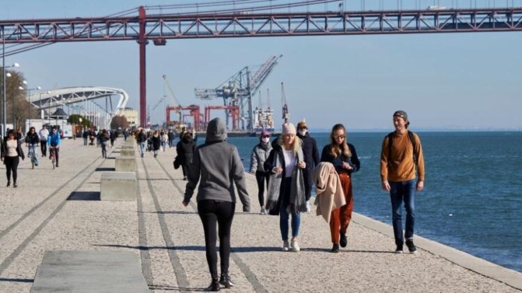 Quase 700 mil estrangeiros a viver em Portugal. 30% são brasileiros