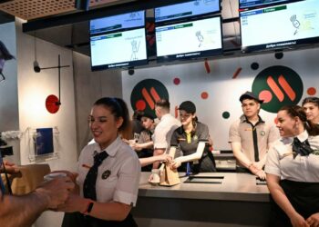 Primeiro "Mc Donald´s russo" abriu portas em Moscovo