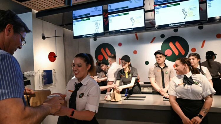 Primeiro "Mc Donald´s russo" abriu portas em Moscovo 11 Primeiro "Mc Donald´s russo" abriu portas em Moscovo