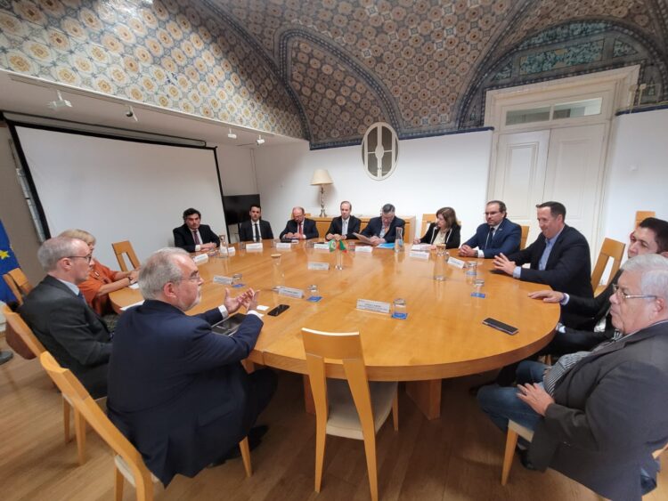 Reunião entre o governo do Ceará e Secretário de Estado do Mar de Portugal termina com a promessa de um protocolo de cooperação económica 11 Reunião entre o governo do Ceará e Secretário de Estado do Mar de Portugal termina com a promessa de um protocolo de cooperação económica