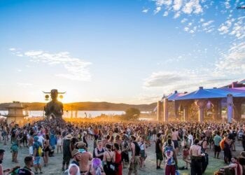 Boom Festival reúne 21 palcos, 544 artistas e mais de 40 mil pessoas de 177 nacionalidades