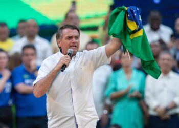 Bolsonaro admite sair da política em caso de derrota
