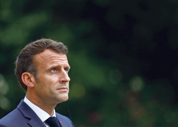 Composição de novo governo francês conhecida nas "próximas horas"