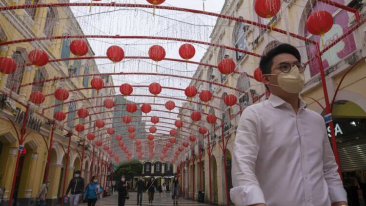 Covid-19: Macau reduz quarentenas em hotel para cinco dias, mas obriga permanência de três em casa