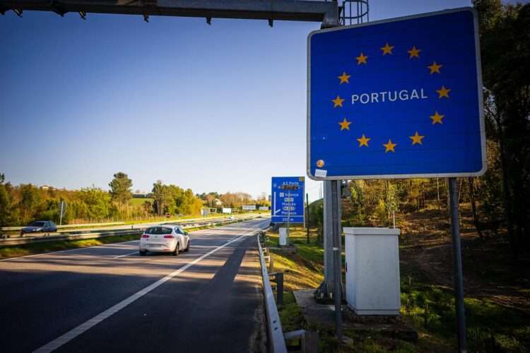 Emigrantes que chegam a Portugal sensibilizados sobre uso do fogo e medidas de proteção 11 Emigrantes que chegam a Portugal sensibilizados sobre uso do fogo e medidas de proteção