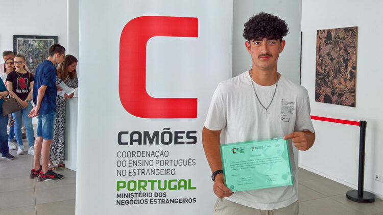 Entrega de diplomas de língua portuguesa junta centenas de famílias no Luxemburgo