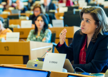 Eurodeputada Sara Cerdas quer boas práticas de vacinação portuguesas replicadas na UE