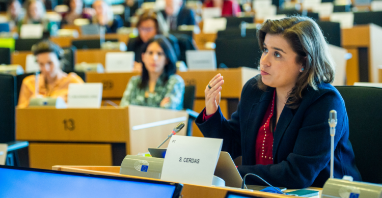 Eurodeputada Sara Cerdas quer boas práticas de vacinação portuguesas replicadas na UE 11 Eurodeputada Sara Cerdas quer boas práticas de vacinação portuguesas replicadas na UE