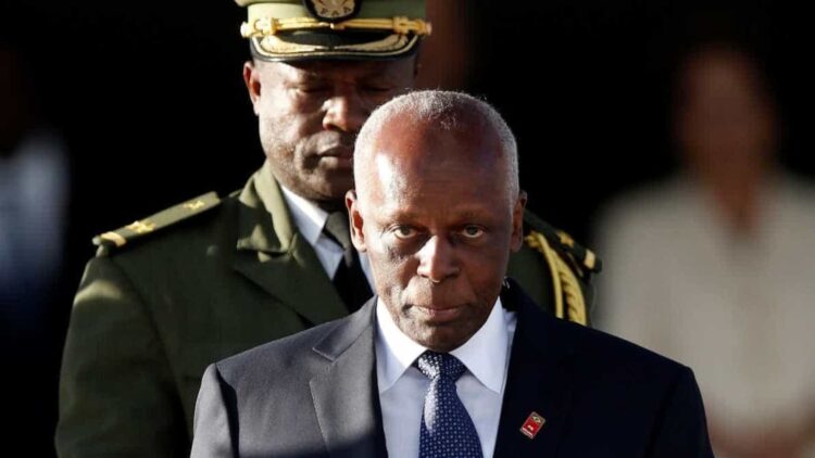 Ex-presidente de Angola não irá sair do coma em que se encontra. Família apresentou queixa-crime 11 Ex-presidente de Angola não irá sair do coma em que se encontra. Família apresentou queixa-crime