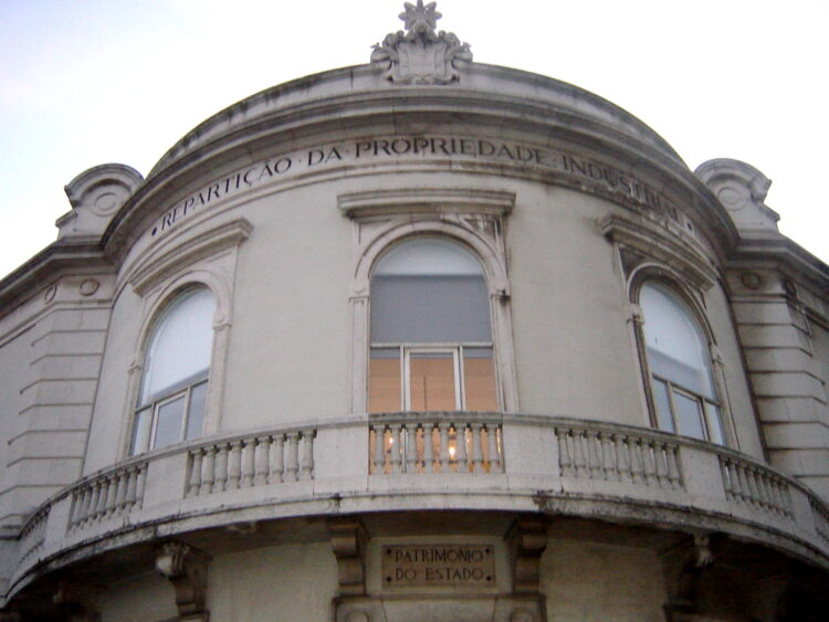 Instituto da Propriedade Industrial rejeita marca “CHINOCA” por considerar “ofensiva” para chineses em Portugal 11 Instituto da Propriedade Industrial rejeita marca “CHINOCA” por considerar “ofensiva” para chineses em Portugal