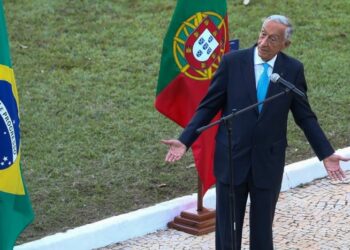 Marcelo já está no Brasil e aguarda "serenamente" desfecho quanto a almoço com Bolsonaro