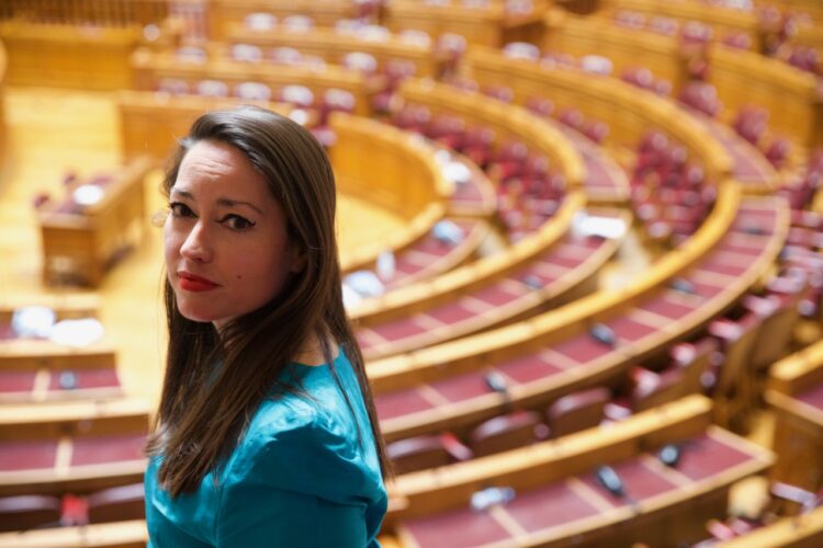 Nathalie de Oliveira reúne amanhã com deputados socialistas franceses 11 Nathalie de Oliveira reúne amanhã com deputados socialistas franceses