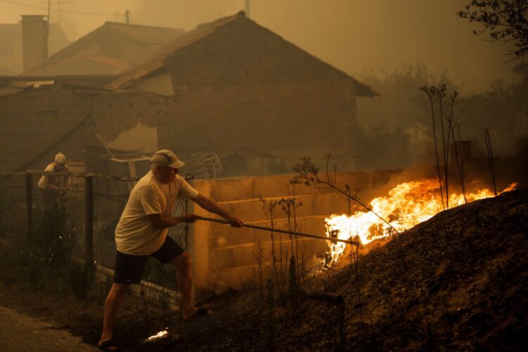 Portugal a arder: Várias casas destruidas e diversas localidades evacuadas em Alvaiázere