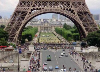 Torre Eiffel está degradada e a precisar de reparos, mas vai receber “tratamento cosmético” orçado em 60 milhões de euros