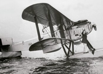 Biblioteca Municipal de Bragança acolhe exposição do centenário da primeira travessia aérea do Atlântico Sul