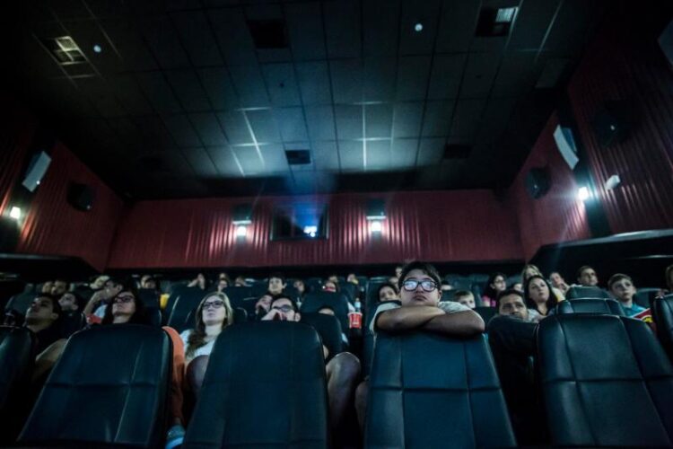 Cinemas chegam a um milhão de espectadores em julho, pela primeira vez desde 2020 11 Cinemas chegam a um milhão de espectadores em julho, pela primeira vez desde 2020
