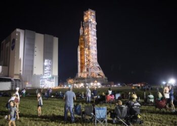 Foguetão que vai levar astronautas de novo à Lua já chegou a plataforma para voo de teste 14 Foguetão que vai levar astronautas de novo à Lua já chegou a plataforma para voo de teste