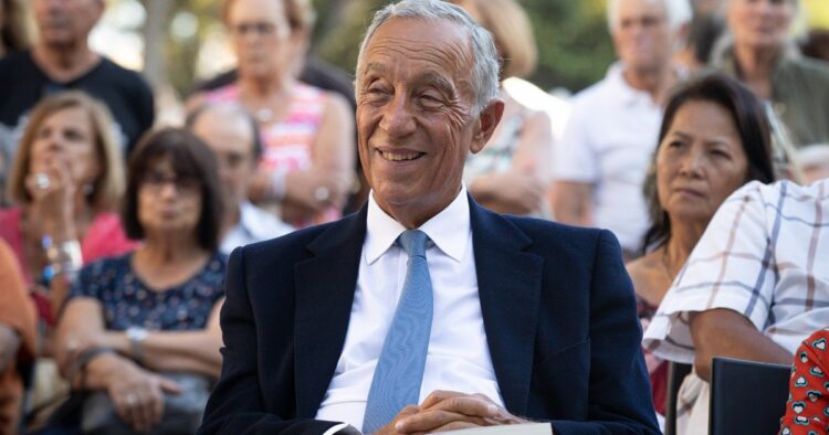 Greve de trabalhadores consulares pode apanhar visita de Marcelo Rebelo de Sousa ao Brasil 11 Greve de trabalhadores consulares pode apanhar visita de Marcelo Rebelo de Sousa ao Brasil
