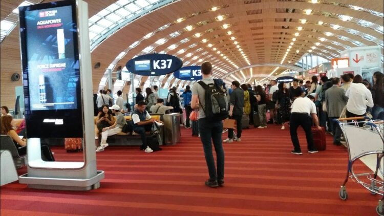 Homem abatido a tiro pela polícia em aeroporto de Paris 11 Homem abatido a tiro pela polícia em aeroporto de Paris