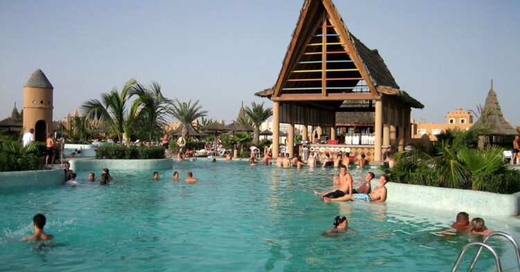 Hoteleiros cabo-verdianos alertam para "razia" da emigração de quadros para Portugal 11 Hoteleiros cabo-verdianos alertam para "razia" da emigração de quadros para Portugal