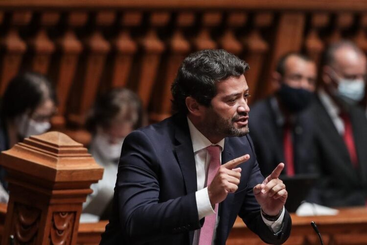 Chega quer agilizar legislação referente ao voto dos emigrantes