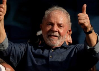 Presidente eleito do Brasil reúne-se com comunidade brasileira em Portugal