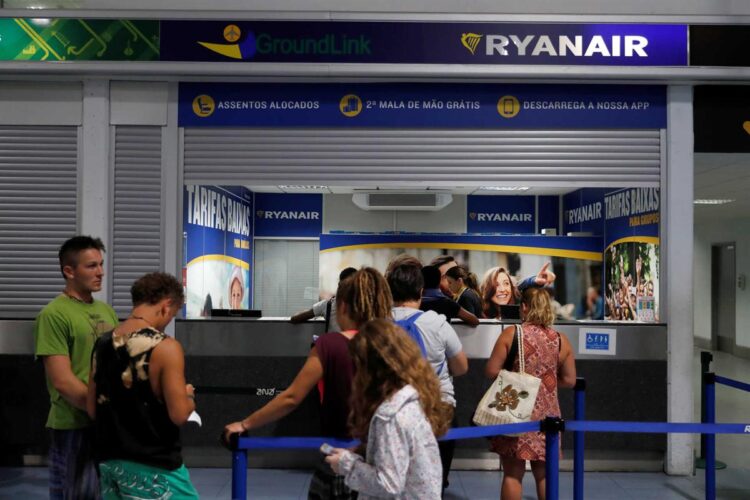 Tripulantes de cabine da Ryanair iniciam hoje nova greve em Espanha 11 Tripulantes de cabine da Ryanair iniciam hoje nova greve em Espanha