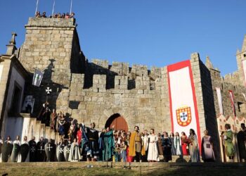 Viagem Medieval de Santa Maria da Feira recria a Primeira Dinastia com espetáculos diários