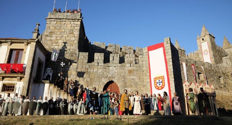 Viagem Medieval de Santa Maria da Feira recria a Primeira Dinastia com espetáculos diários