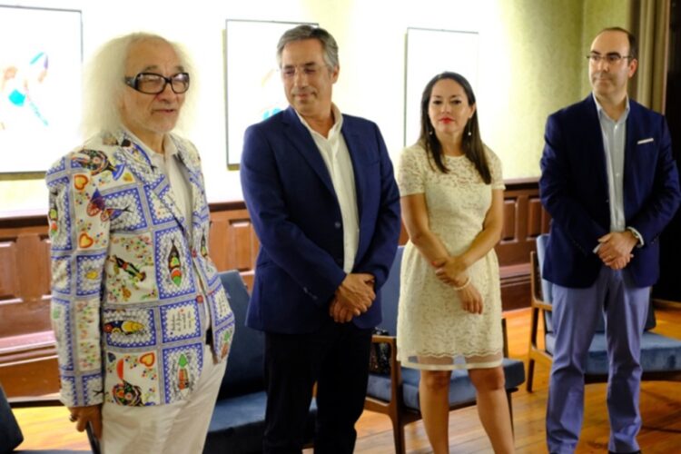Cultura e Arte na homenagem aos emigrantes da Sala de Visitas do Minho 11 Mesa de Honra na homenagem aos emigrantes da Sala de Visitas do Minho (Da esq. para a dir. o mestre-pintor Orlando Pompeu, o Presidente do Município de Fafe, Antero Barbosa, a deputada lusodescendente, Nathalie de Oliveira, e o historiador Daniel Bastos