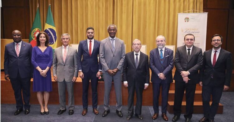 Comunidade Médica lança prémio literário 11 Comunidade Médica lança prémio literário