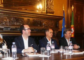 Comunidades portuguesas em Paris são tema de livro