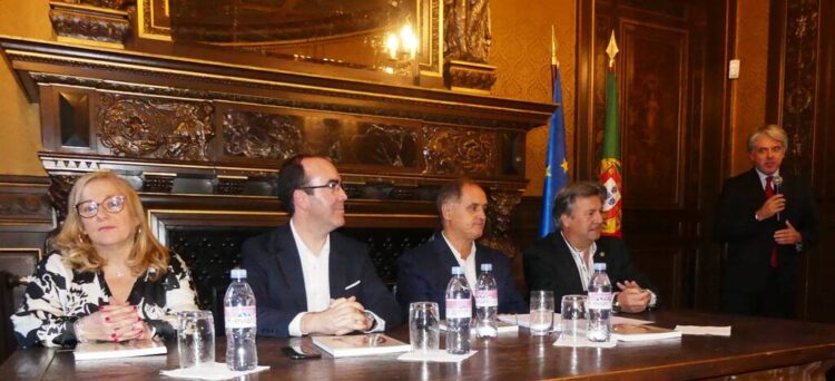 Comunidades portuguesas em Paris são tema de livro